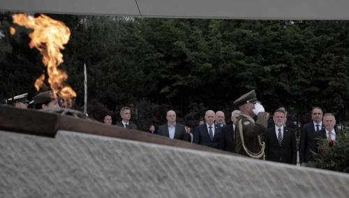 Plenković i Jandroković položili vijence kod Spomenika domovini