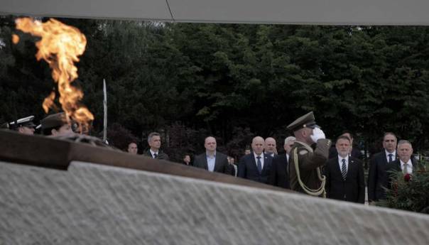 Plenković i Jandroković položili vijence kod Spomenika domovini