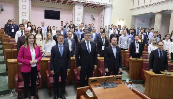 Plenković i Jandroković pozvali mlade da oplemenjuju politiku