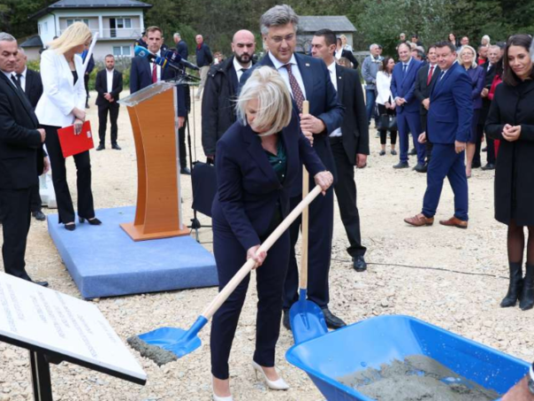 Plenković i Krišto položili kamen-temeljac Osnovne škole "Ivan Goran Kovačić"