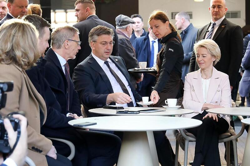 Plenković i Von der Leyen popili kafu koju su platili eurima