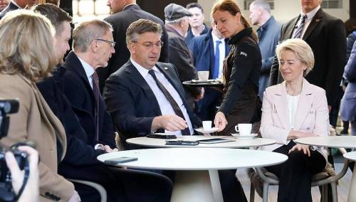 Plenković i Von der Leyen popili kafu koju su platili eurima
