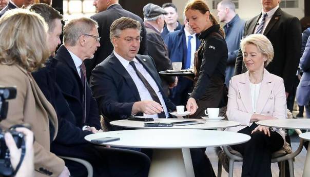 Plenković i Von der Leyen popili kafu koju su platili eurima