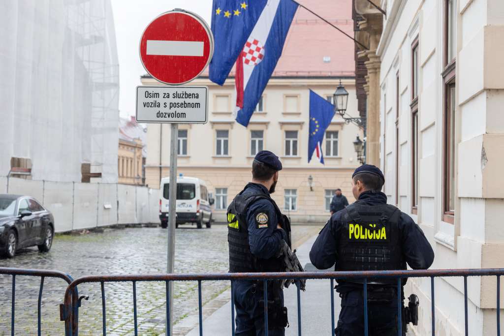 Plenković: Institucije djeluju, ali prijetnje postoje - policija i danas bila u vladi