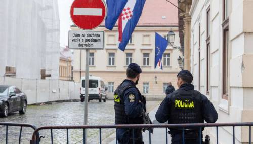 Plenković: Institucije djeluju, ali prijetnje postoje - policija i danas bila u vladi