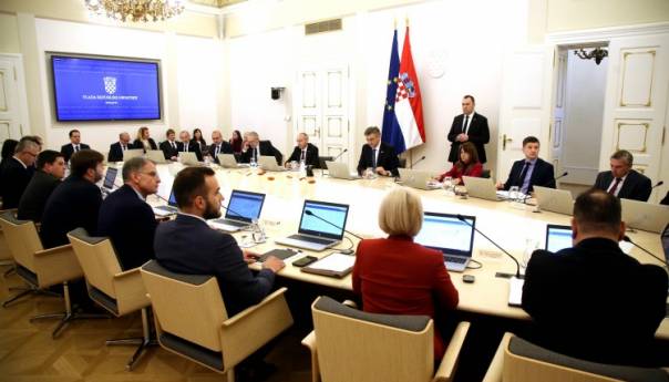 Plenković: Mjerama želimo smanjiti mogućnosti društvenih kontakata