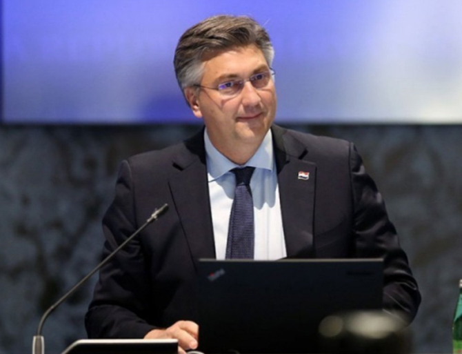 Plenković: Nema smisla na javnom mjestu pjevati ustaške pesme