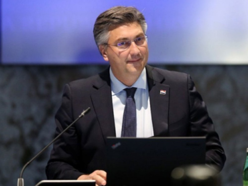 Plenković: Nema smisla na javnom mjestu pjevati ustaške pesme