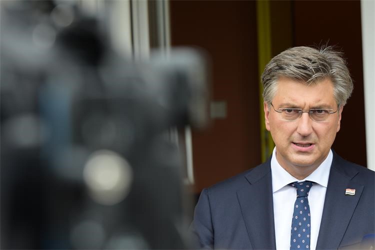 Plenković posjetio stradale u saobraćajnoj nesreći