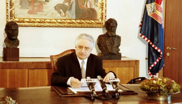 Plenković s izaslanstvom na Mirogoju obilježio 23. godišnjicu smrti Franje Tuđmana