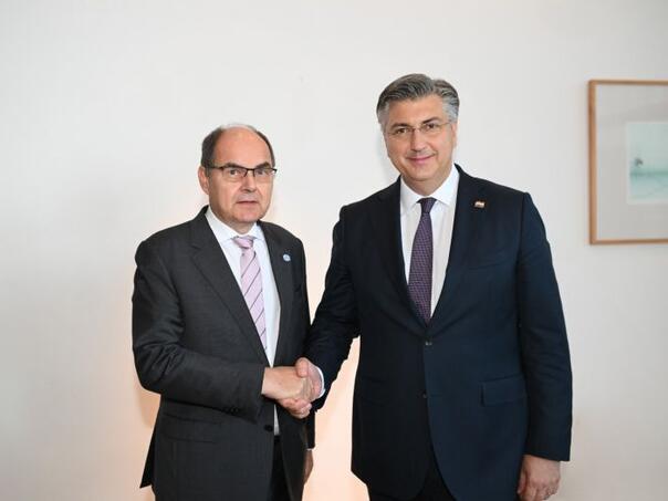 Plenković sa Schmidtom: Postići dogovor o izbornom zakonu