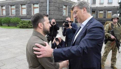 Plenković stigao u Kijev, dočekao ga Zelenski