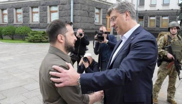 Plenković stigao u Kijev, dočekao ga Zelenski