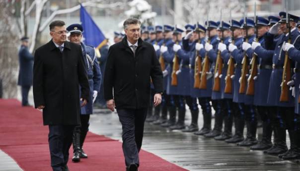 Plenković svečano dočekan ispred zgrade institucija BiH