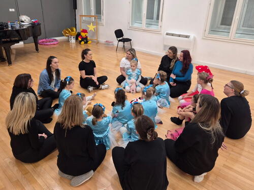 Plesni studio Flash organizovao radionicu jačanja porodičnih veza kroz ples i pokret