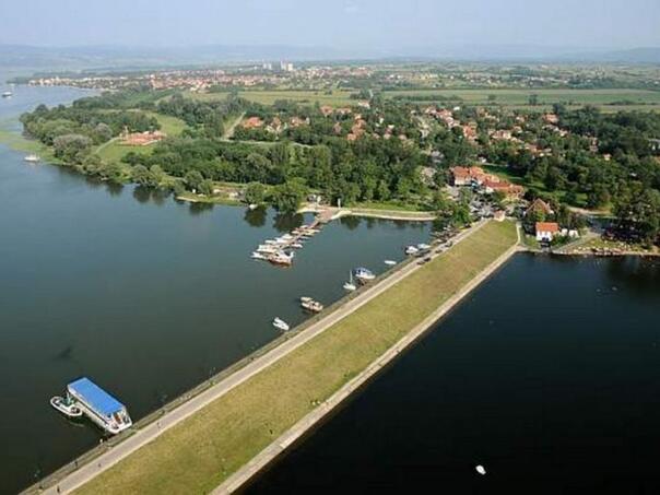 Plićak jezera "progutao" mladića (18) u Srbiji