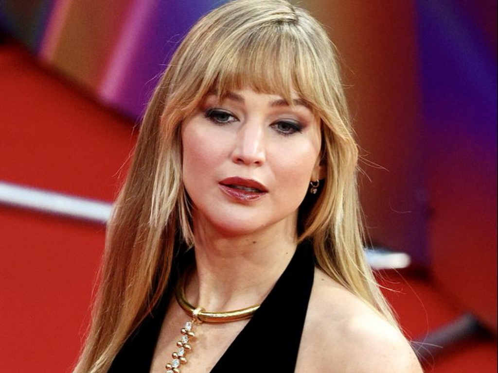 Plijenila seksipilom: Vamp izdanje Jennifer Lawrence