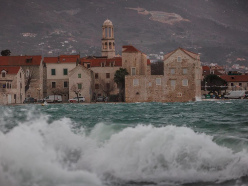 Plima od 95 centimetara ugrožava mnoge rive na Jadranu