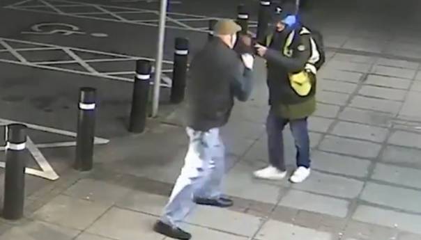 Pljačkaš napao starca, pogledajte kako se djedica odbranio