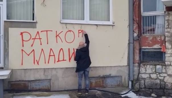 Pljevljak precrtao grafit podrške Mladiću: Kada pišete, pišite istinu!