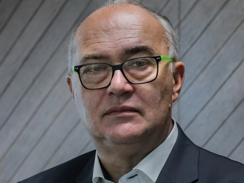 Pljušte ostavke u srbijanskim medijima, na red došao i Karadžić