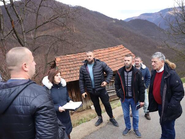 Po 1.000 KM porodicama koje su najteže pogođene zemljotresom