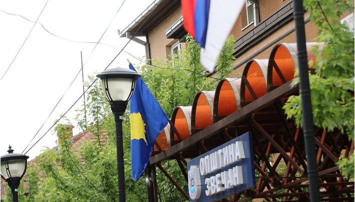 Po prvi put zastava Kosova postavljena ispred zgrada općina na sjeveru države