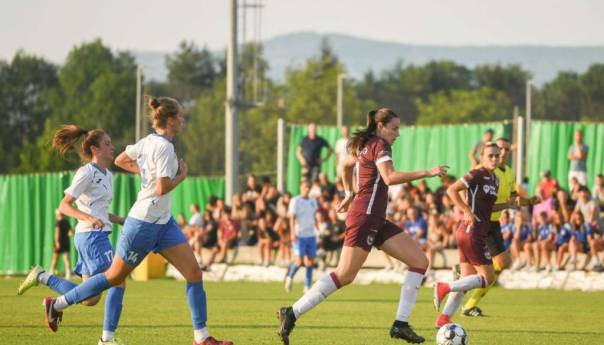 Pobjeda nogometašica SFK 2000 Sarajevo protiv Osijeka u prvoj utakmici regionalnog turnira