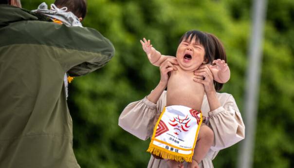 'Pobjednik je onaj ko se prvi rasplače': Bebe se takmičile u 'sumo plaču'