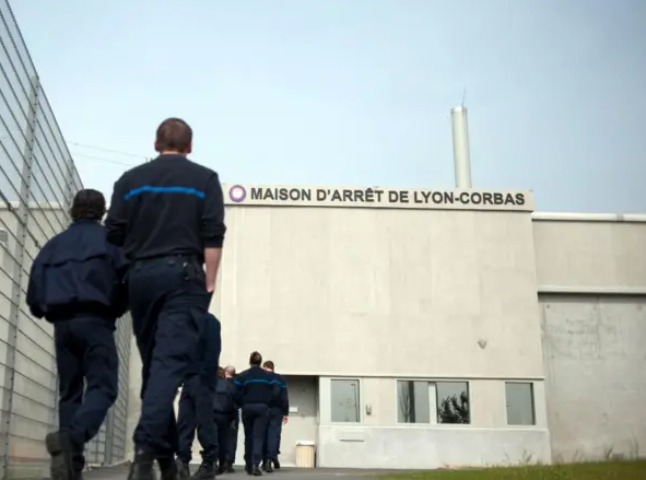 Pobjegao iz zatvora u torbi drugog osuđenika!