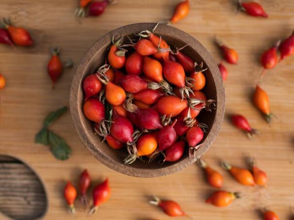 Počastite svoj organizam čajem od šipka: Otkrijte njegove moćne prednosti