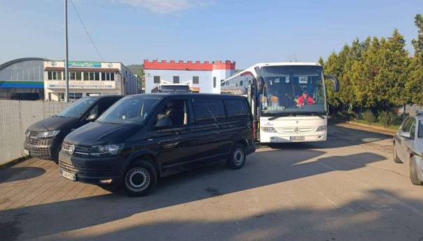 Počela akcija zatvaranja Mirala i izmještanja migranata u Lipu