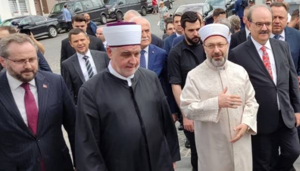 Počela ceremonija otvaranja nove Upravne zgrade Rijaseta IZBiH
