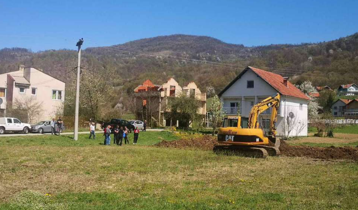 Počela ekshumacija u Konjević polju u dvorištu nane Fate Orlović