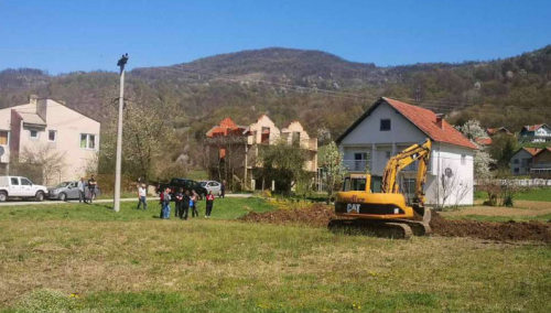 Počela ekshumacija u Konjević polju u dvorištu nane Fate Orlović