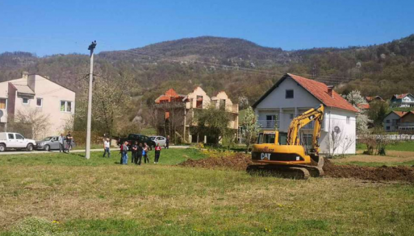 Počela ekshumacija u Konjević polju u dvorištu nane Fate Orlović