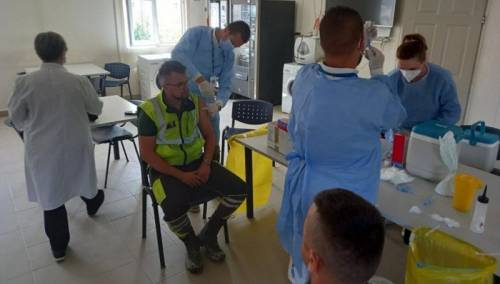 Počela imunizacija radnika u prostorijama kompanija