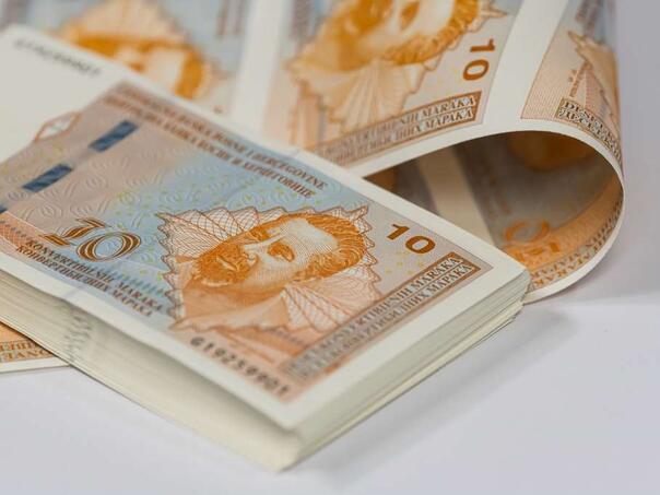 Počela isplata augustovskih naknada korisnicima socijalne zaštite u KS