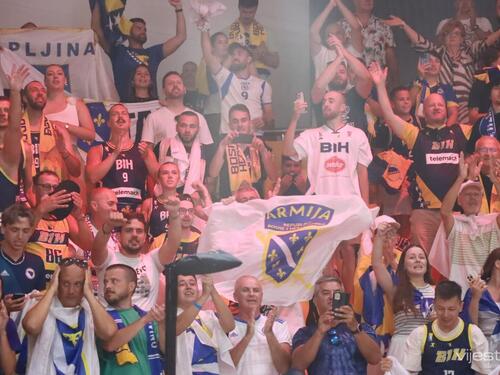 Fešta u Limassolu: Zmajevi slave s navijačima