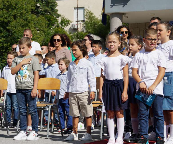 Počela nastava u HNK, u školskim klupama nešto više od 23 hiljade učenika