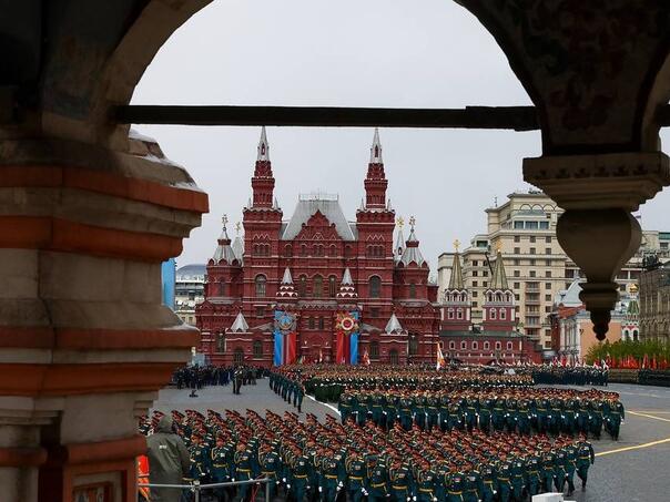 Počela Putinova 'najveća ikad' parada u Moskvi