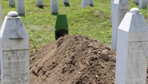 Počela reekshumacija u Memorijalnom centru Potočari