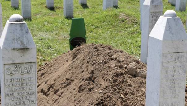 Počela reekshumacija u Memorijalnom centru Potočari