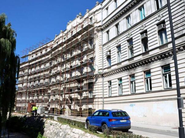 Počela rekonstrukcija fasade zgrade Vlade KS i Općine Centar