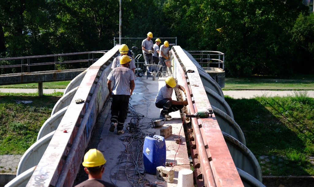 Počela sanacija pješačkog mosta na lokalitetu Otoka Meander