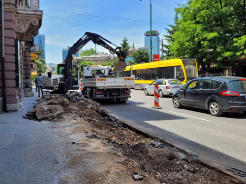 Počela sanacija pješačkog pojasa u Ulici Maršala Tita