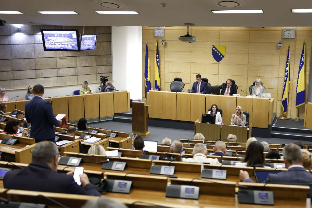Počela sjednica Doma naroda PFBiH, delegati o pravu porodilja na prisustvo pratnje tokom poroda