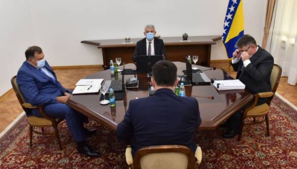Počela sjednica Predsjedništva BiH, prisutan i Tegeltija