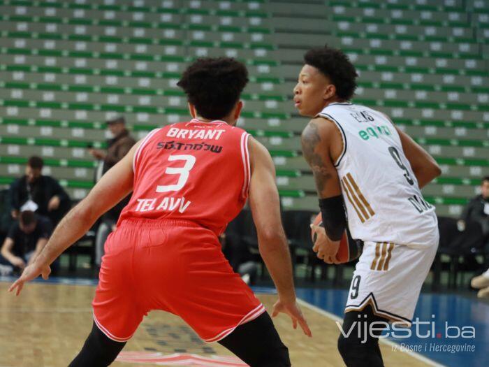 Počela utakmica Hapoela i Dubaija: Sablasna atmosfera u Zetri