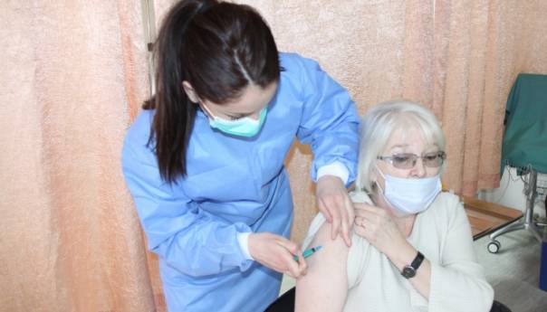 Počela vakcinacija osoblja staračkih domova u ZDK-u